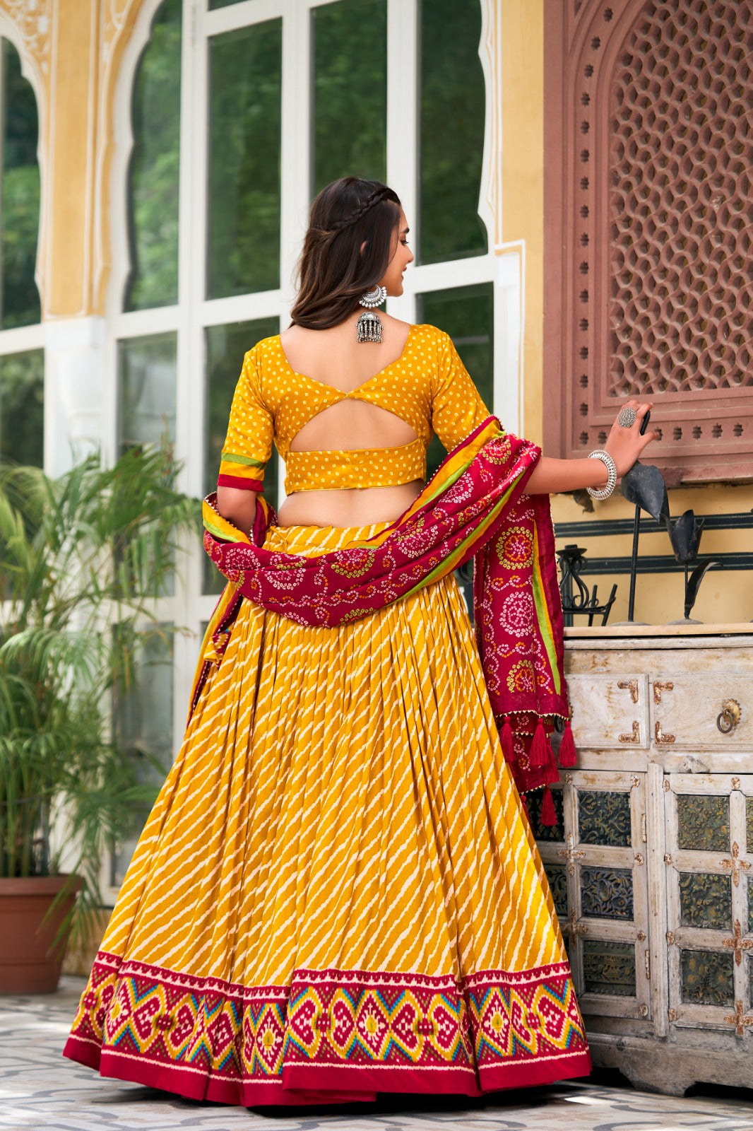 Elegant Flow of Leheriya Pattern Lehenga